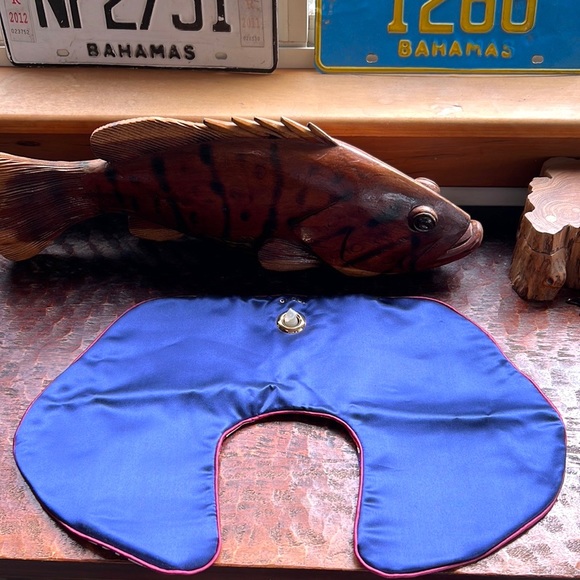 Gucci Geometric G Travel Slippers w/bag and Neck Pillow w/bag Like NEW Authentic - Picture 9 of 16